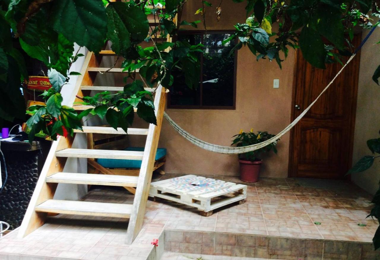 Hostal Moai Montanita Luaran gambar